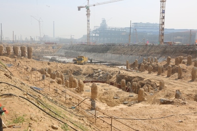 寬厚板工程迎來關鍵節點 廠房鋼結構施工全面展開